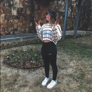 hi!! i’m kate. lmk if ur interested in my items!!